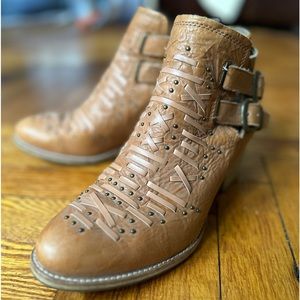 CAT caterpillar ankle boots. Sz 8 women’s